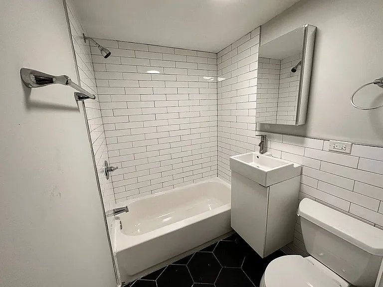 2307 S Trumbull Ave #G — Photo 12