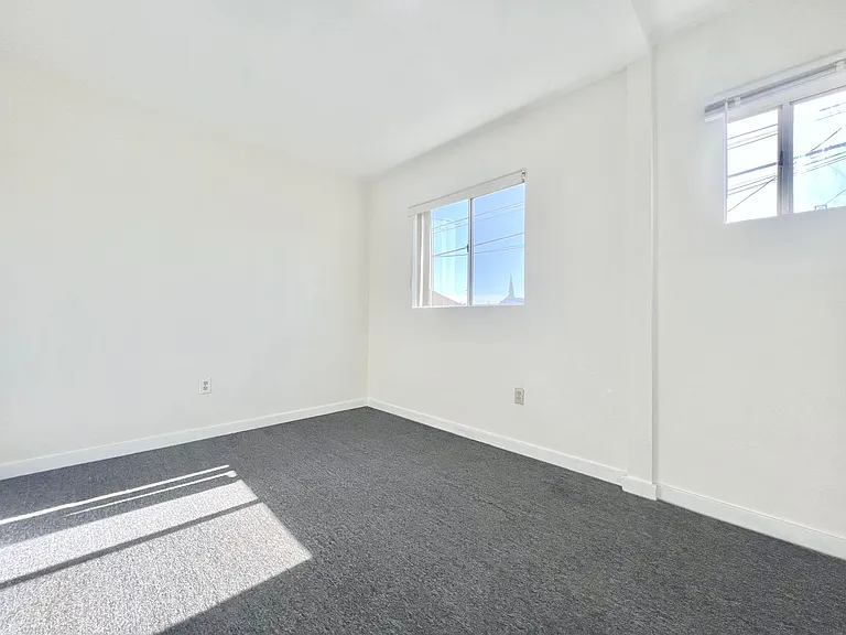 1444 W 28th St — Photo 22