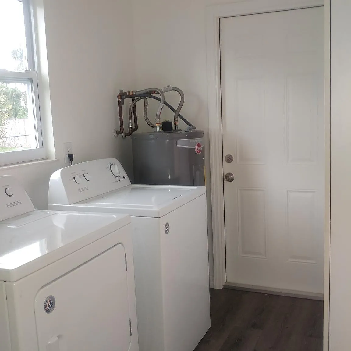 763 Carnation Dr — Photo 4