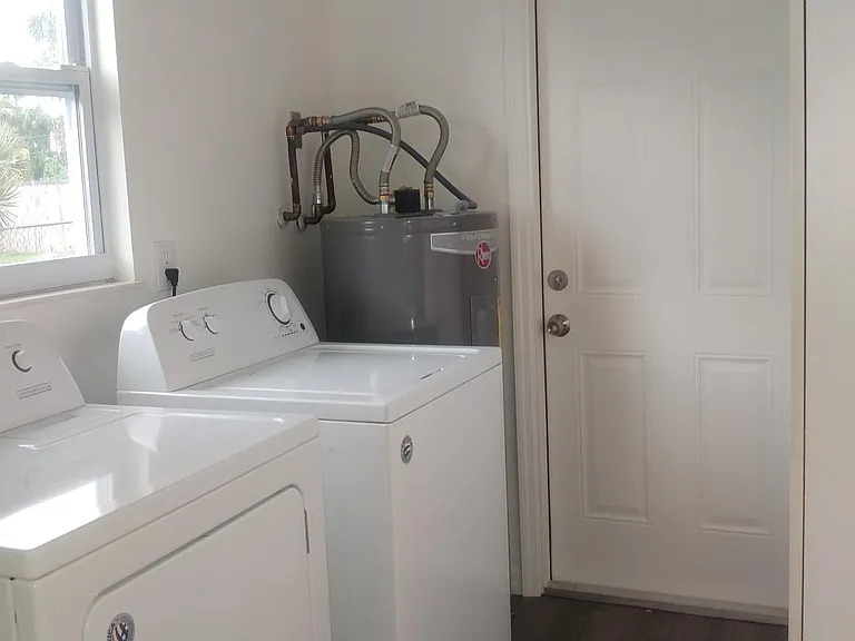 763 Carnation Dr — Photo 4
