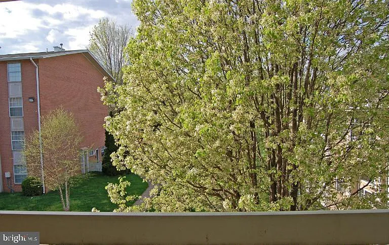 1933 Wilson Ln #301 — Photo 6