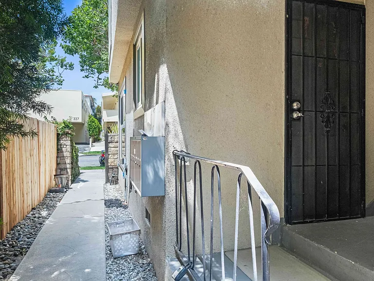 332 S Rexford Dr #1 — Photo 30
