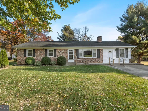 54 Molineu Rd, Edinburg, VA 22824