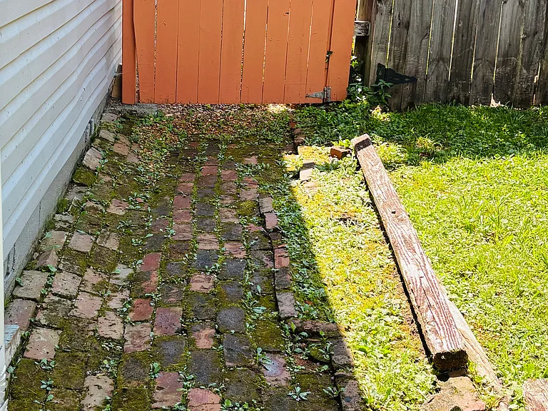 Virginia Ave — Photo 3