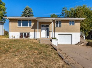 2999 Saint Anne Dr, Dubuque, IA 52001