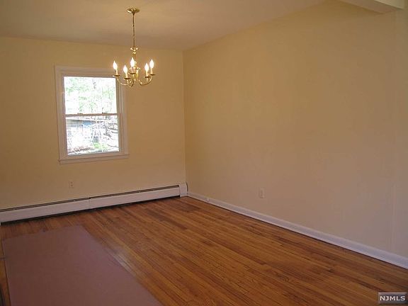 5th image of 535 Fairview Ave #A
