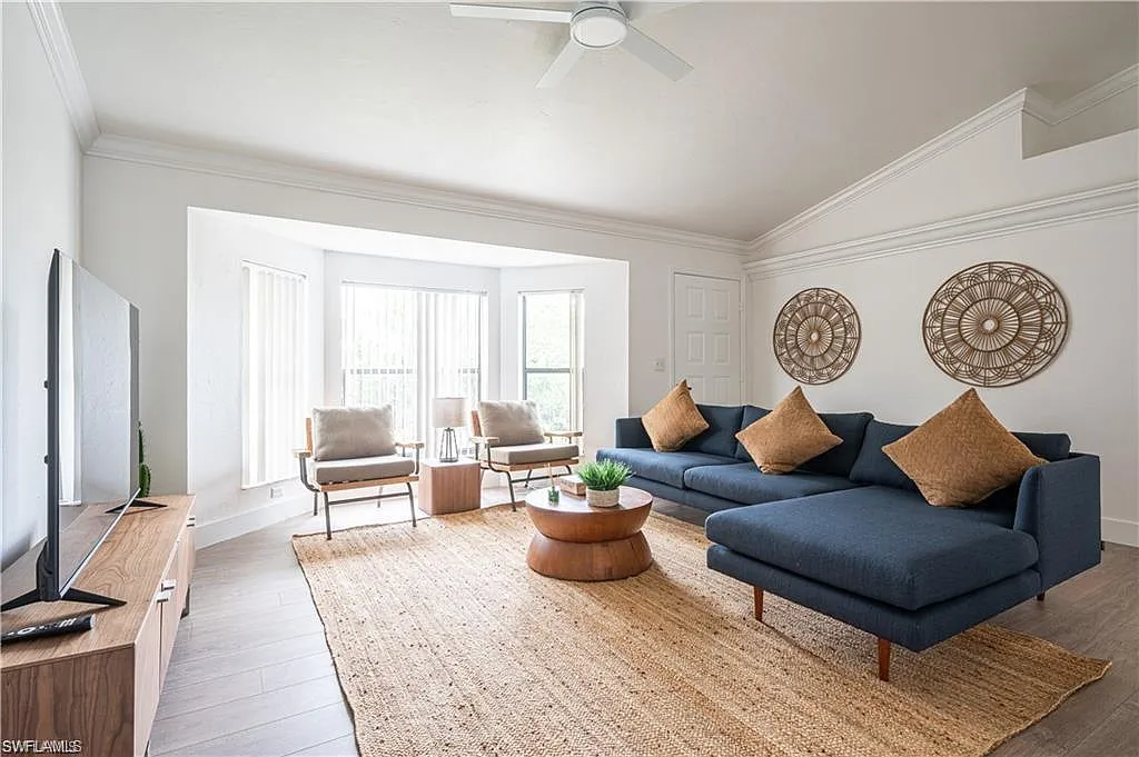 4 bed, 2.0 bath, 1436 sqft, $9,000 — Photo 2