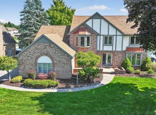 48342 Lake Valley Dr, Shelby Township, MI 48317