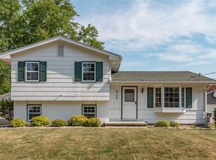 8749 Summit Dr, Clive, IA 50325