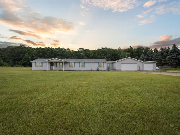 10638 Maple Hill Rd, Howard City, MI 49329