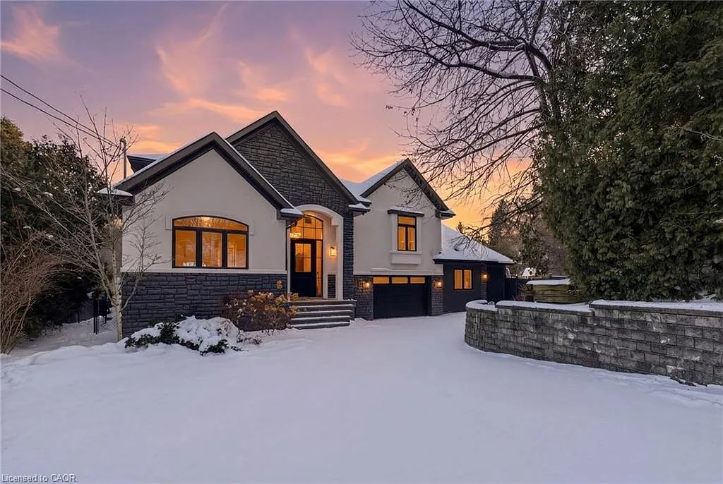 1316 Dundas St photo 1