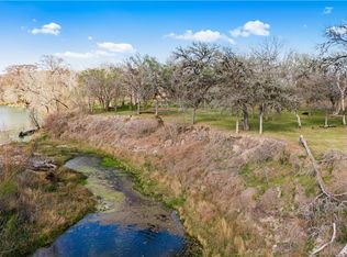 850 Crestview Dr, Cuero, TX 77954