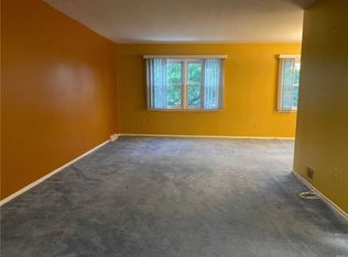 15-71 208th Pl, Bayside, NY 11360