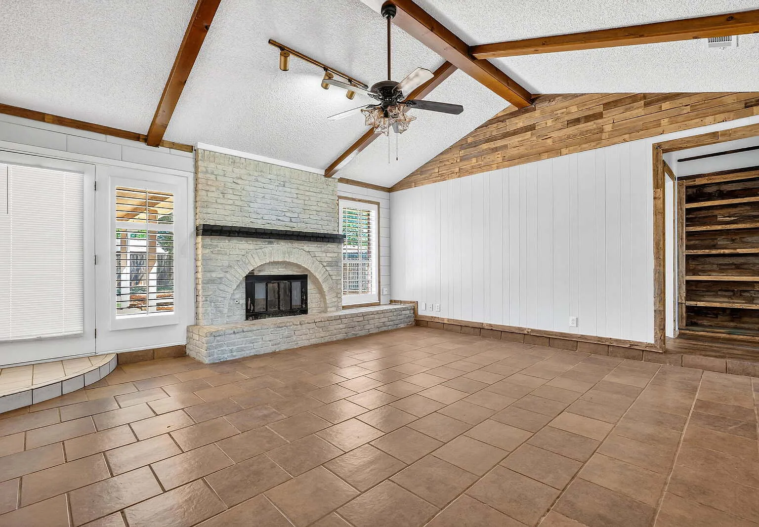 3 bed, 2.0 bath, 1593 sqft, $1,650 — Photo 3