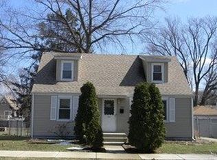 537 Illinois Ave, Elgin, IL 60120