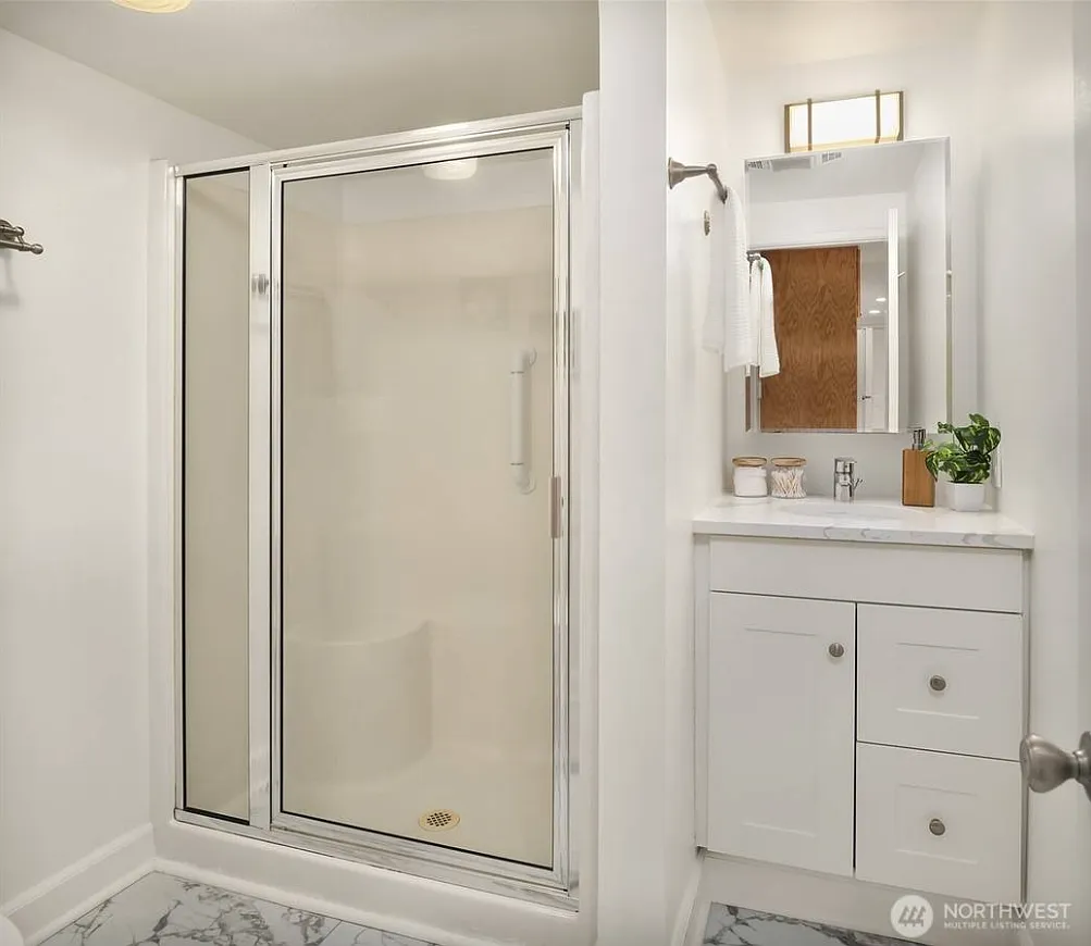 Studio, 450 sqft, $1,500 — Photo 3
