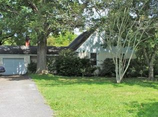 1302 Ridgecrest Rd, Johnson City, TN 37604