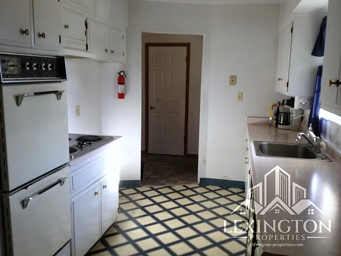 1320 Shadowglen Rd — Photo 3