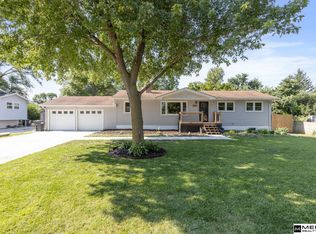 8315 Nicholas St, Omaha, NE 68114