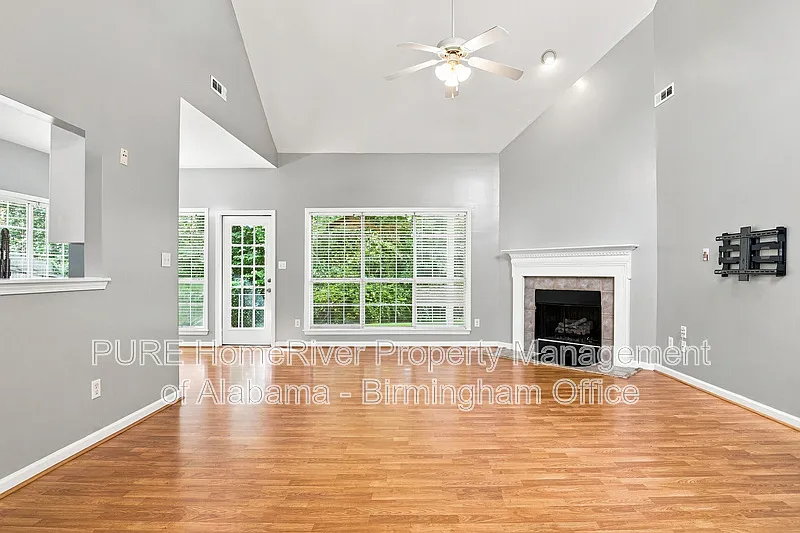 3 bed, 2.0 bath, 1675 sqft, $1,900 — Photo 4