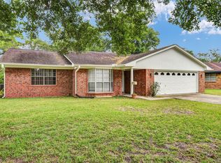 232 Wayne Dr, Clute, TX 77531