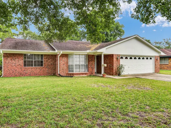 232 Wayne Dr, Clute, TX 77531