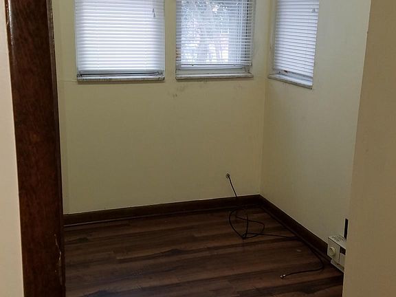 VERY SMALL BEDROOM