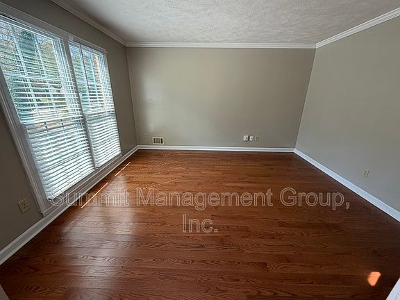 4th image of 1611 Ellington Rd SE