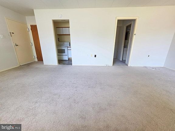 3rd image of 125 Driveway Clubhouse T