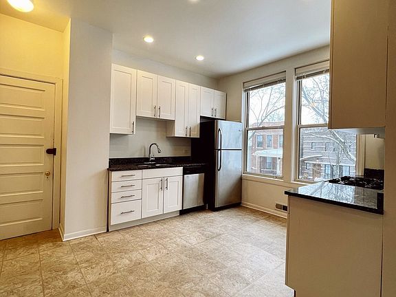 5th image of 3858 N Hermitage Ave APT 2