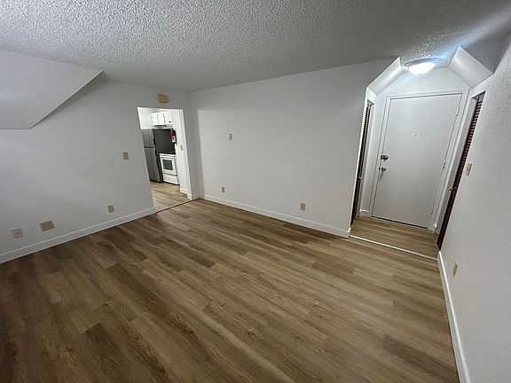 4th image of 1424 W 10th Ave APT E