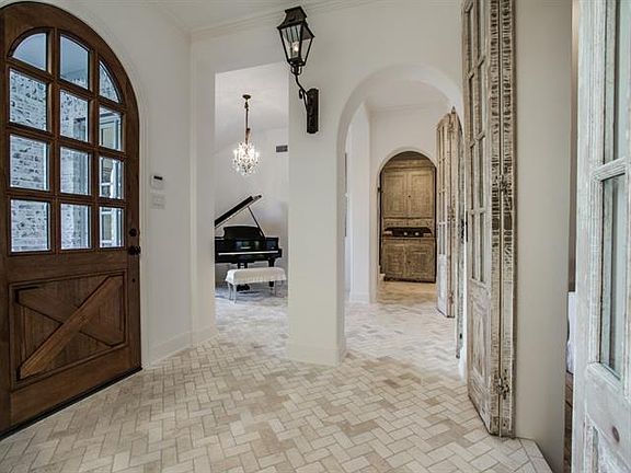5th image of 2701 Majestic Grove Ln