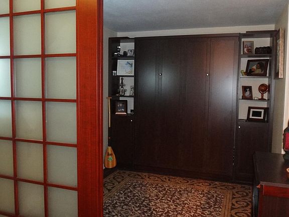 Murphy bed and built in shelving