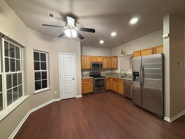 9159 Glenashley Dr — Photo 2