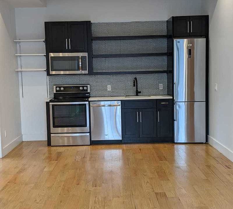 1st image of 194 Montrose Ave #2A
