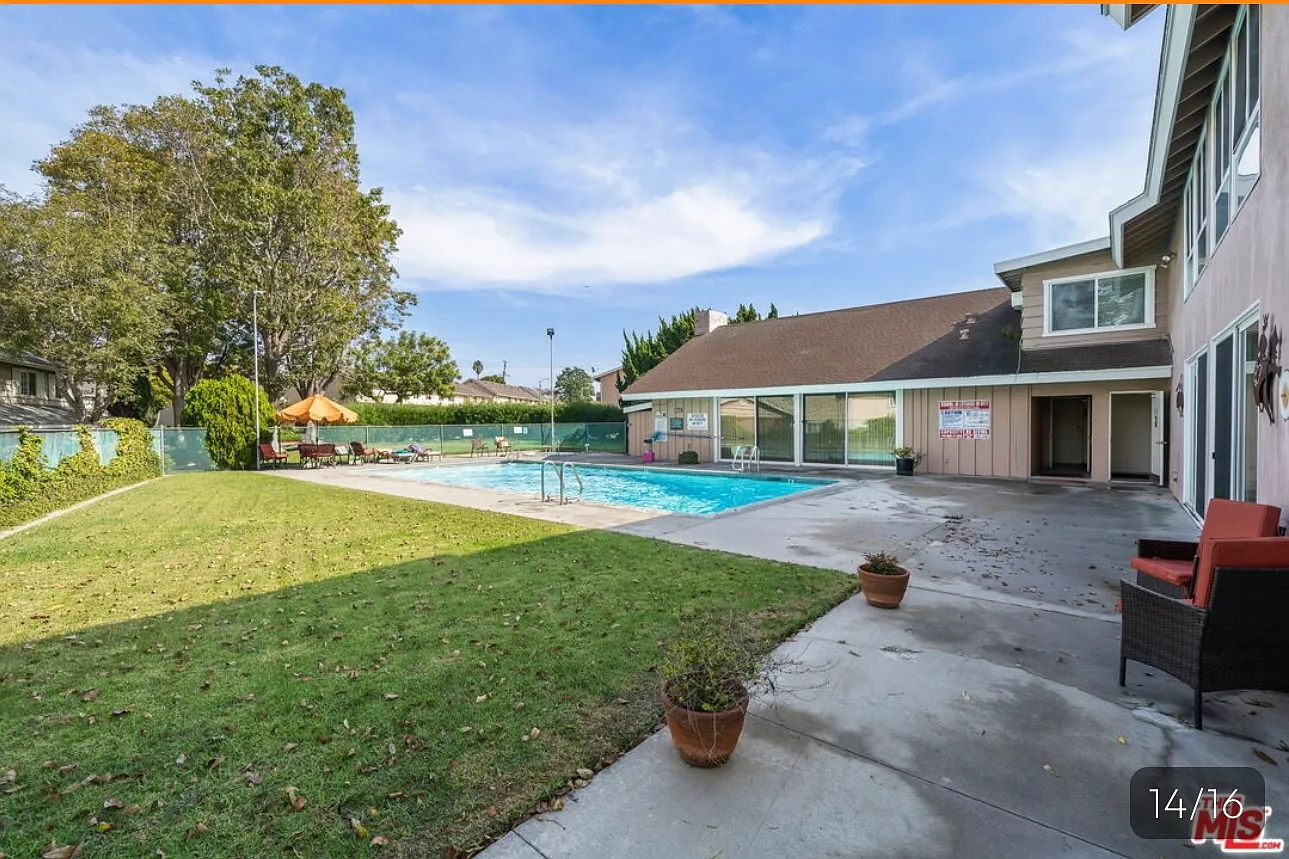 3 bed, 2.5 bath, 1721 sqft, $4,100 — Photo 3
