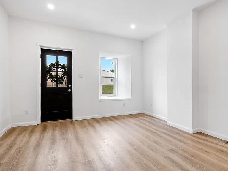4337 Fyler Ave — Photo 4