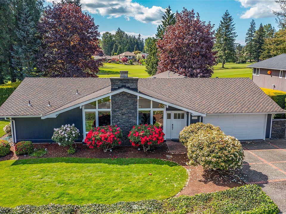 Beautiful Rambler in Meridian Valley Country Club!