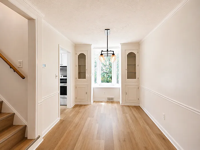 302 N Pershing Ave — Photo 5