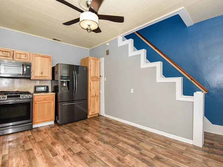 256 1/2 E Grove St #256 — Photo 4