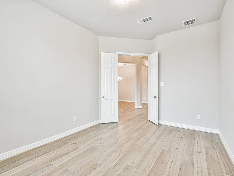 8211 Chartres Wind Dr — Photo 16