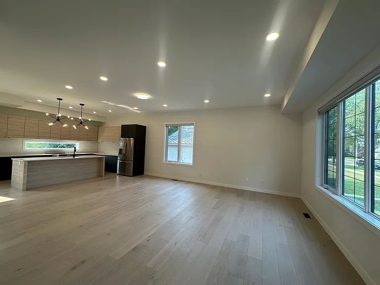 325 Lockwood St — Photo 10