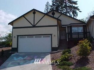 1043 5th St #2A, Steilacoom, WA 98388