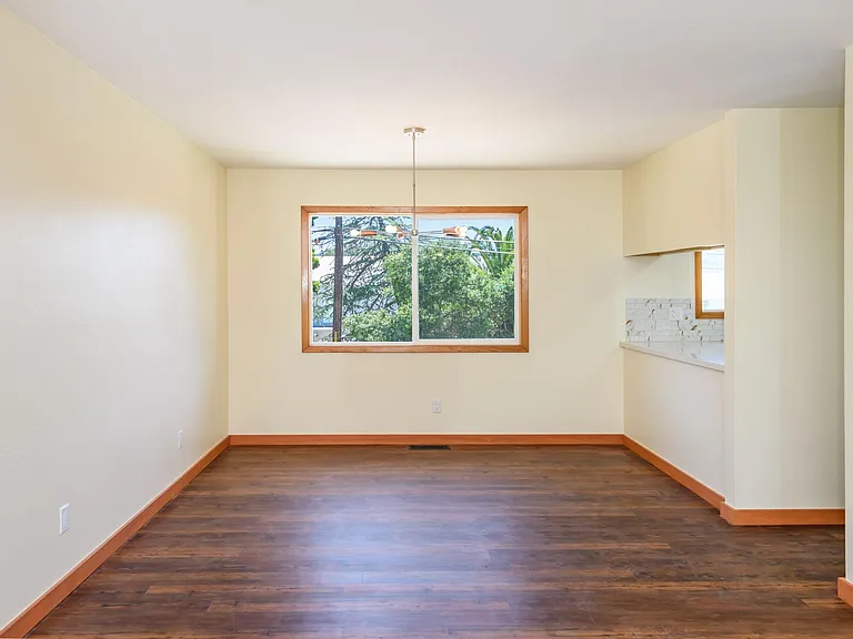 128 Mission Ave — Photo 5
