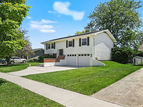 2nd image of 1355 Devonshire Ln
