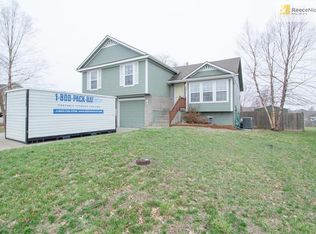 705 SW Ridgeview Dr, Grain Valley, MO 64029