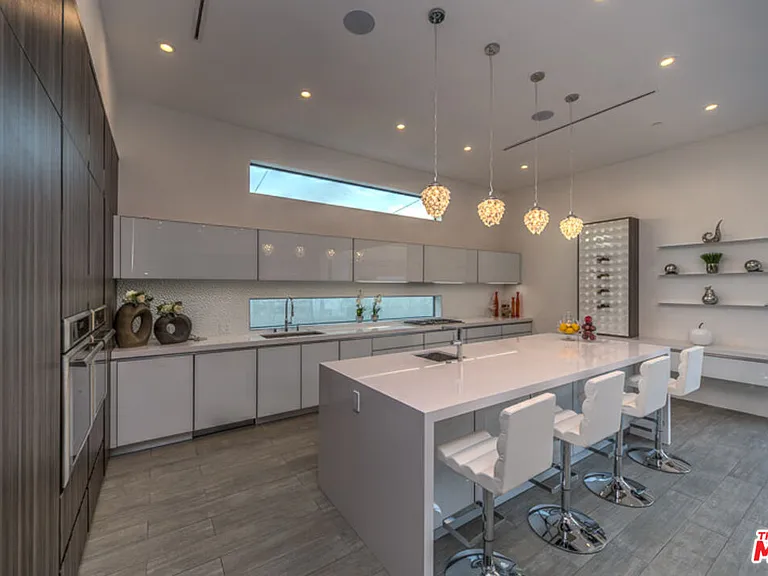 658 N Edinburgh Ave — Photo 8
