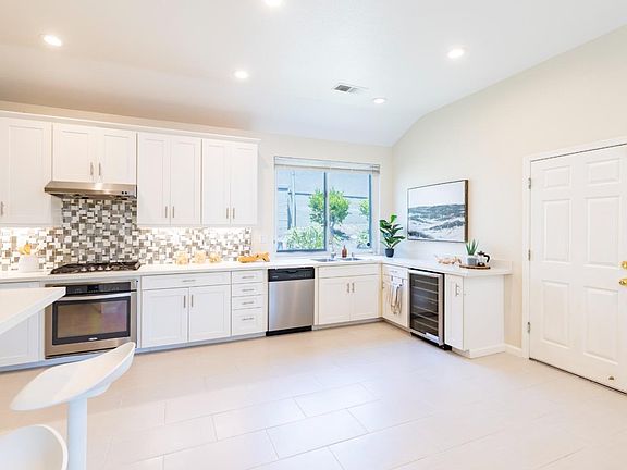 4th image of 51 Northcrest Dr