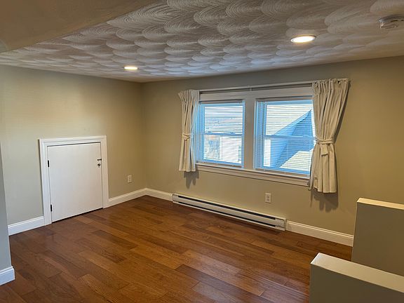 4th image of 244 Camp St #3
