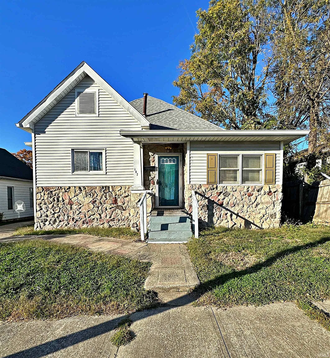 102 W Walnut St photo 1